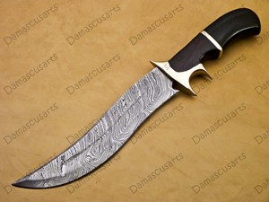 มีดทำมือเหล็กดามัสกัสตีขึ้นรูป สำหรับล่าสัตว์ ใบมีดแบบ Fixed Blade ด้ามไม้ สำหรับกิจกรรมเอาตัวรอดกลางแจ้ง  แบบ Full Tang  ขอบใบมีดหยัก  รับผลิตแบบ OEM - Product Image 2