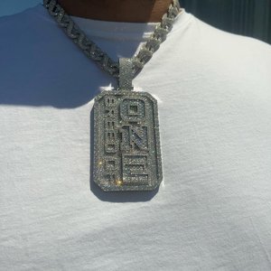 Colgante de letra inicial de lujo para hombre, chapado en oro sobre plata de ley 925, con moissanita personalizada y totalmente cubierto de circonitas, estilo hip hop. - Product Image 2