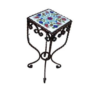 Table basse moderne en fer émaillé, personnalisable, écologique et durable, avec pierres précieuses, pour salon domestique - Nouveauté en vente - Product Image 4