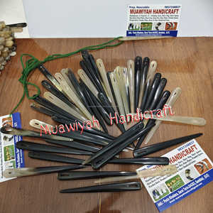 Les aiguilles en corne de bœuf sont utilisées dans plusieurs domaines distincts, notamment dans les arts traditionnels, la couture alternative et le tricot. - Product Image 6