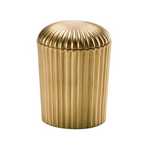 Venta al por mayor de fábrica: Tarro de metal redondo dorado personalizado para velas de aromaterapia, tarro de acero inoxidable - Product Image 1