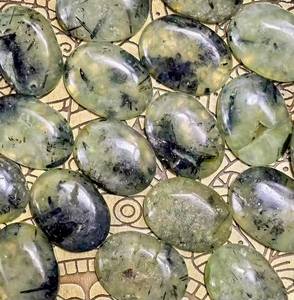 Piedra de Prehnita Natural Pulida para Alivio del Estrés, Cristal Curativo, Piedra de Pulgar, Reiki, Meditación, Piedra de Bolsillo, Venta al por Mayor - Product Image 3