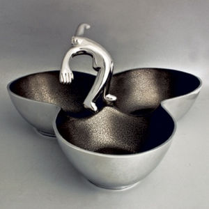 Bol de service alimentaire de haute qualité, forme ronde, aspect attrayant, texture martelée, or, avec motif perroquet ara et fleurs. - Product Image 5