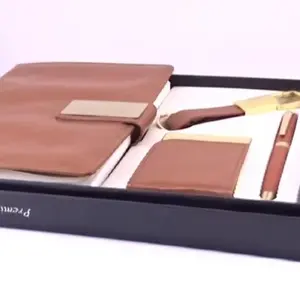 Ensemble cadeau d'affaires de luxe avec porte-clés en cuir PU, carnet et stylo métallique - Product Image 2