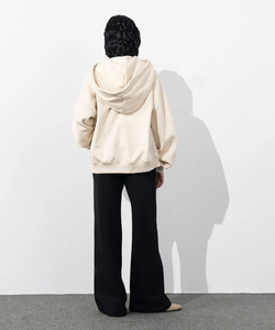 Sudadera con Capucha para Mujer, Diseño Exclusivo y Moderno, Color Crema, Hombros Caídos, Estilo Casual Urbano, Proveedor de Ropa de Moda - Product Image 5