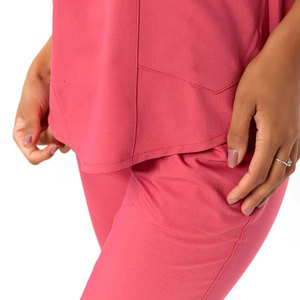 Conjunto de Uniforme Médico Unisex Rosa, Top de Manga Corta con Cuello en V y Bolsillos, Pantalones Rectos, Uniformes de Hospital, Mezcla de Algodón y Poliéster Tejido, Personalizable - Product Image 6