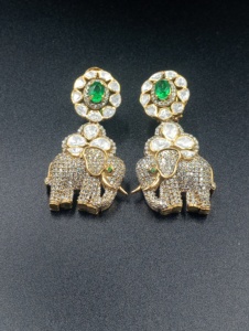 ต่างหูรูปช้างชุบทองคำขาวจาก Amaira Jewels สำหรับผู้หญิง เหมาะสำหรับงานปาร์ตี้ - Product Image 3