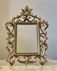 กรอบรูปโลหะสีทองวินเทจพร้อมขาตั้งแบบตั้งโต๊ะทรงสี่เหลี่ยมผืนผ้า - Product Image 5
