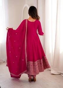 Robe Anarkali en soie Vichitra à fleurs épaisses avec broderie Dori Jari et travail de sequins, châle, dupatta et pantalon, ensemble entièrement cousu - Product Image 6