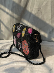 Fabricante de Bolsos de Hombro Negros con Cuentas, Novedosos Bolsos de Mano con Motivo de Concha, Venta al por Mayor, OEM, Exportación, Marca Privada, Fábrica de Suministro de Bolsos al por Mayor - Product Image 3