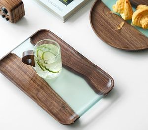 Bandeja de servir de madera de diseño con un patrón único, ideal para servir comidas, aperitivos y mejorar la experiencia gastronómica. - Product Image 3