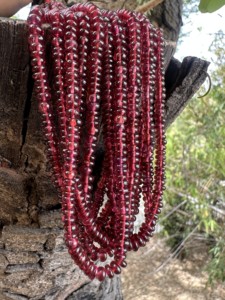 Perles rondes lisses en grenat naturel du Mozambique, pierres précieuses rouges pour la fabrication de bijoux (4-6 mm) - Product Image 2