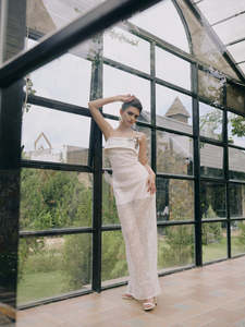 Robe longue maxi élégante et romantique en dentelle à fleurs roses, sexy, blanche, avec paillettes étoilées, pour des vacances de luxe, prête à être expédiée - Product Image 4