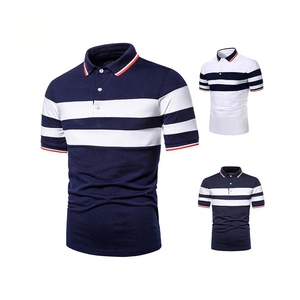 Polo homme bleu marine à rayures, manches courtes, tricoté, décontracté, avec bordure blanche et rouge. - Product Image 3