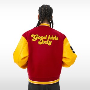 เสื้อแจ็คเก็ตวาร์ซิตี้ A Few Good Kids สีแดงเหลือง ปักตัวอักษร A สไตล์พรีปปี้ เสื้อผ้าผู้ชายสำหรับฤดูใบไม้ร่วง ปกคอพับ - Product Image 3