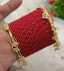 Bracelets Kasmiri Churiyan pour femmes, design géométrique tendance, couleurs et tailles personnalisables, dernière collection, faits à la main, perles et velours - Product Image 5