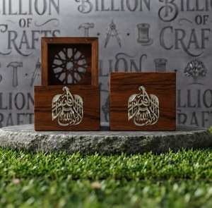 Boîte à encens en bois avec emblème national des Émirats arabes unis, style Khaleeji de luxe, calligraphie arabe, porte-oud, souvenir de Dubaï - Product Image 1