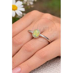 แหวนแต่งงานทำมือประดับโอปอลเอธิโอเปียทรงรีสวยงาม ตัวเรือนเงินแท้ 925 ดีไซน์เรียบง่ายสำหรับผู้หญิงคริสเตียน - Product Image 3