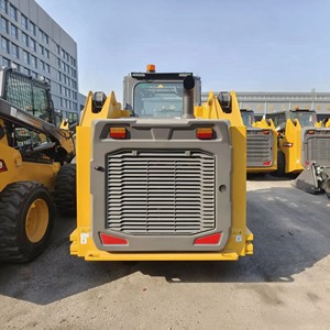 Chargeuse sur chenilles compacte tout-terrain XC7-TR08 à moteur diesel avec roulement de roue en caoutchouc pour chantier boueux, sablonneux et inégal - Product Image 6