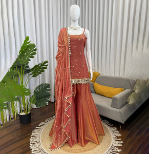 Traje Sharara de 3 piezas para fiesta de boda de invierno, estilo étnico indio, bordado, reversible, sin arrugas, de seda Fendi, listo para usar, con efecto espejo auténtico. - Product Image 1