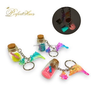ของที่ระลึกรูปโลมาคุณภาพสูง ลายการ์ตูนสัตว์น่ารัก พิมพ์ลาย UV รูปทรง 3 มิติ ขวดทรายสีสันสดใส ทนทาน - Product Image 4