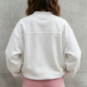 เสื้อสเวตเชิ้ตคอเต่าสีขาวขนาดใหญ่สำหรับผู้หญิง พร้อมลายพิมพ์กราฟิกดาวสีชมพูสไตล์สตรีทแวร์สุดชิค - Product Image 2