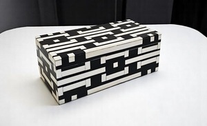 Caja de Joyería Hecha a Mano con Incrustaciones de Hueso, Patrón Triangular Azul y Blanco - Product Image 5