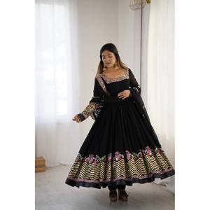 Vestido de Novia Hindú/Pakistaní Zeel Fashion Designer, Lehenga Choli Negro con Bordado Multihilo y Lentejuelas, Material Poliéster - Product Image 4