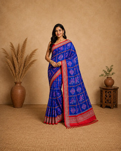Sari Khandua Premium en coton bleu roi et rouge avec motifs traditionnels violets et roses, bordure géométrique, tenue ethnique indienne - Product Image 1