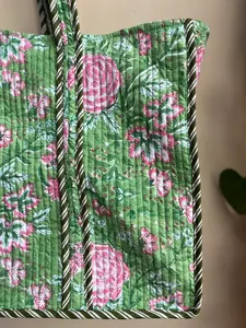 กระเป๋าช้อปปิ้งผ้าฝ้ายลายดอกไม้ทำมือกระเป๋าช้อปปิ้ง Kantha ขนาดใหญ่กระเป๋าผ้าควิลท์ของขวัญสำหรับผู้หญิงราคาไม่แพงสำหรับเธอ - Product Image 3