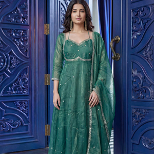 Vestido de Trabajo Moderno de Diseñador Fendi, Satinado, con Bordado de Lentejuelas, de Viscosa Pesada, de Secado Rápido, con Dupatta, para Bodas - Product Image 1