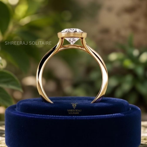 Anillo de compromiso con diamante ovalado cultivado en laboratorio certificado por IGI, engaste de bisel, solitario de tallo dividido en oro macizo de 10K, 14K, 18K, Shreeraj Solitair - Product Image 4