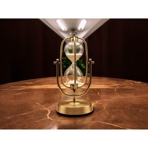Sablier en laiton traditionnel fait main de qualité assurée avec bulbe en verre et cadre métallique pour un chronométrage précis - Product Image 2