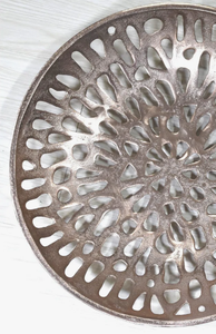 Plateau de service en aluminium de haute qualité, résistant aux aliments, finition dorée, idéal pour les repas à domicile et la mise en table d'événements spéciaux. - Product Image 5