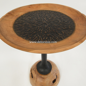 Table d'appoint Suri en teck avec des sculptures antiques uniques pour le salon, la chambre et la décoration de la maison - Product Image 5