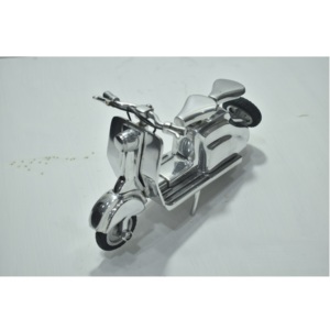 Modelo Decorativo Retro de Metal de la Mejor Calidad, Scooter Vespa LD Vintage, para Decoración del Hogar u Oficina, Disponible para la Venta - Product Image 2