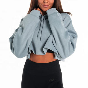 Hoodie court pour femme en gros, bleu clair, épaules tombantes, manches longues, imprimé lettres sur le devant, en mélange de coton tricoté, décontracté, pour l'automne - Product Image 3