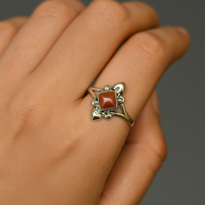 Anillo Minimalista Boho Hecho a Mano en Plata de Ley 925 con Cornalina Roja Natural, Anillo de Compromiso Chapado en Oro Amarillo y Rosa para Ella - Product Image 2