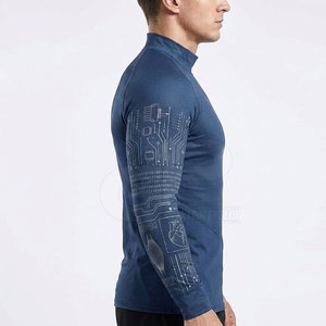 Maillot de compression confortable pour joueurs de football, fabriqué avec un tissu respirant pour l'entraînement en salle, la course à pied et les matchs. - Product Image 6
