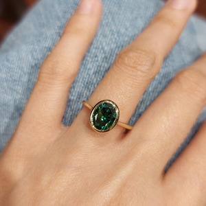 Bague classique pour femme en or jaune avec diamant solitaire bleu verdâtre rond serti clos, bijou de fiançailles - Product Image 6