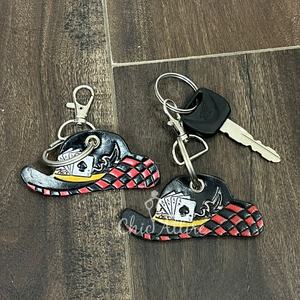 Porte-clés Chapeau de Cowboy en Cuir de Vache Véritable Fait Main, Motif Damier Western Rodeo, Clip à Clés, Cadeau pour Hommes et Femmes - Vente Chaude - Product Image 1