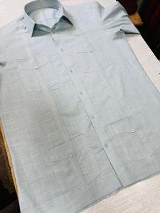 Camisa Guayabera de Algodón Gris Claro para Hombre, Manga Larga, Transpirable, 4 Bolsillos, Estilo Latino, Venta al Por Mayor OEM - Product Image 4