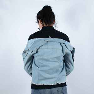 แจ็คเก็ตยีนส์สีน้ำเงินสั้นสำหรับผู้หญิงขายส่งยอดนิยม เสื้อโค้ทยีนส์ผู้หญิง แจ็คเก็ตขี่มอเตอร์ไซค์สำหรับผู้หญิง - Product Image 4