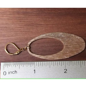 Pendientes de Aro Ovalados de Latón Martillado, Hechos a Mano, con Corte y Estampado de Diversos Diseños, Clásicos y Únicos para Mujeres y Niñas, en Color Dorado - Product Image 6