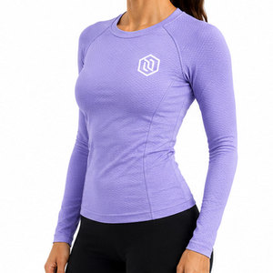 Camiseta de Compresión Deportiva para Mujer con Tela Resistente al Sudor, Ajuste Atlético que Abraza el Cuerpo y Rendimiento Elástico - Product Image 3