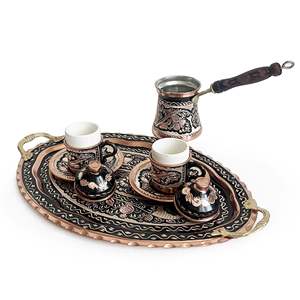 Moderna cafetera turca de cobre martillado con diseño floral audaz, mango de madera y jarra para leche, acabado brillante para decoración turca - Product Image 3