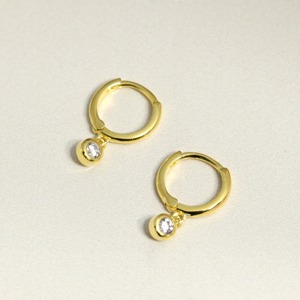Pendientes de Aro Huggie con Diamantes Cultivados en Laboratorio y Bisel de Oro Sólido de 14K Chapado en Oro, Joyería Minimalista y Elegante para Fiesta, Regalo para Mujer - Product Image 1