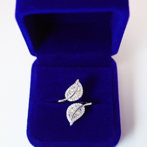 Anillo de Plata 925 con Moissanita en Forma de Hoja, Anillo de Compromiso con Diamantes de Fantasía para Mujer, Venta al Por Mayor de Fábrica - Product Image 1