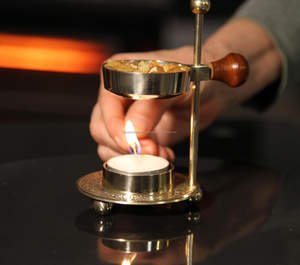 Quemador de Incienso de Latón con Diseño Ajustable para Velas T-Light o Carbón, Resina para Calentar, Fragancia para el Hogar y Regalo Espiritual - Product Image 3