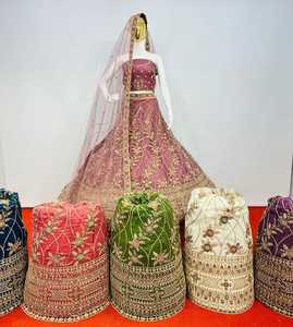 Colección de Atuendos Nupciales Premium Diseñada con una Rica Decoración Superficial, Capas de Tela Suave y un Atractivo Festivo Coordinado - Product Image 5